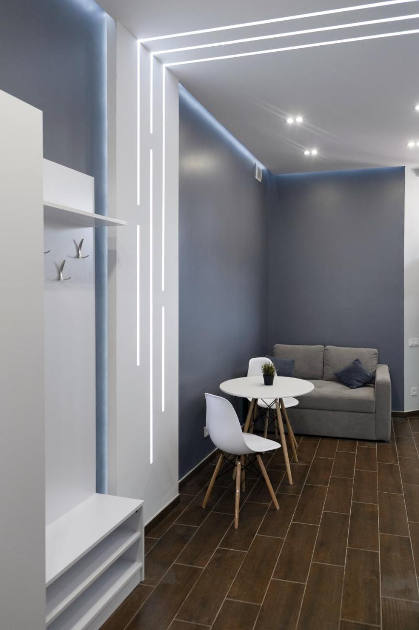 Exciting Apartment Lviv Fireplace Buitenkant foto